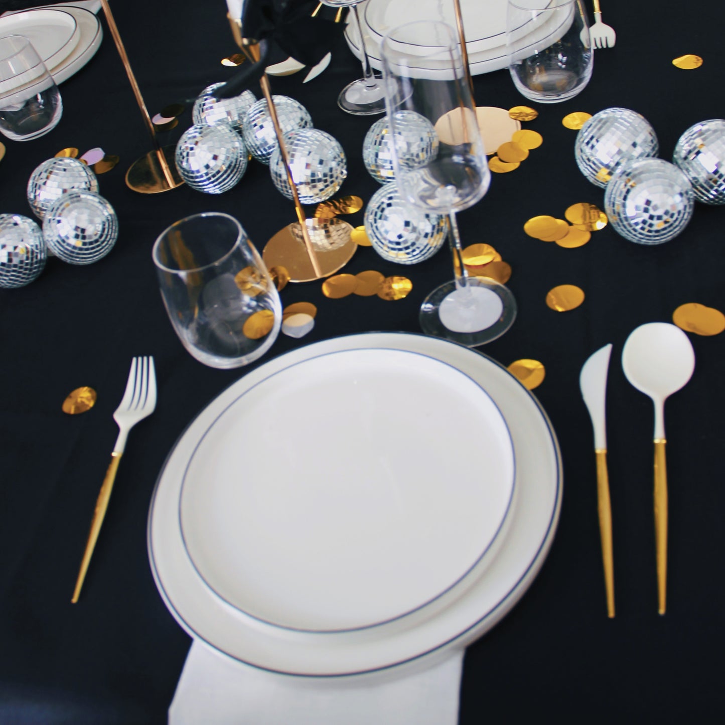 COUVERTS ÉLÉGANTS OR & BLANC - JEU DE 24 PIÈCES RÉUTILISABLES